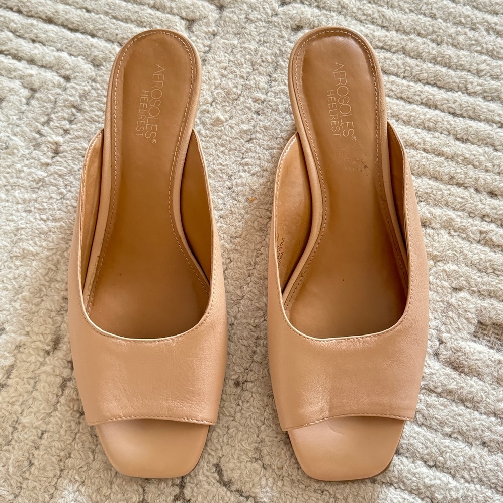 Aerosoles Tan Leather Open Toe Wedge Mule “Magnet” 10.5 Wide nude slip on shoes